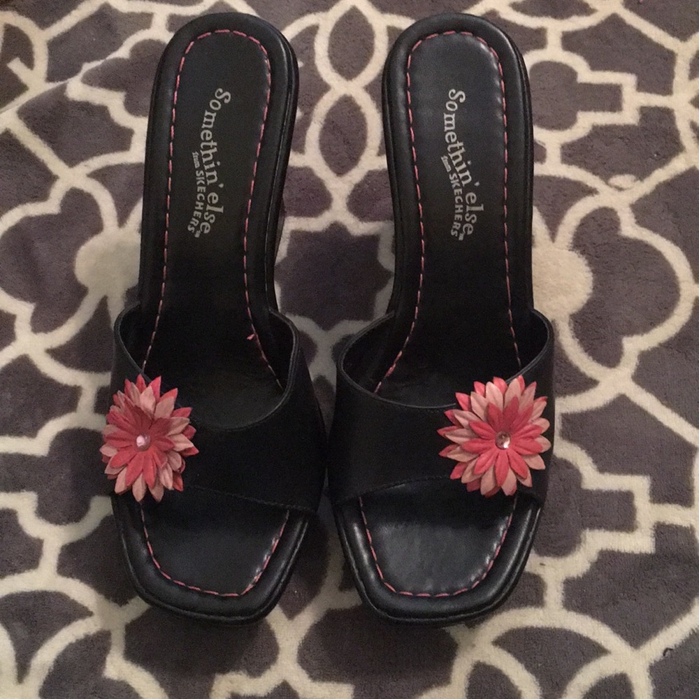 Women’s Skechers wedge leather sz 8